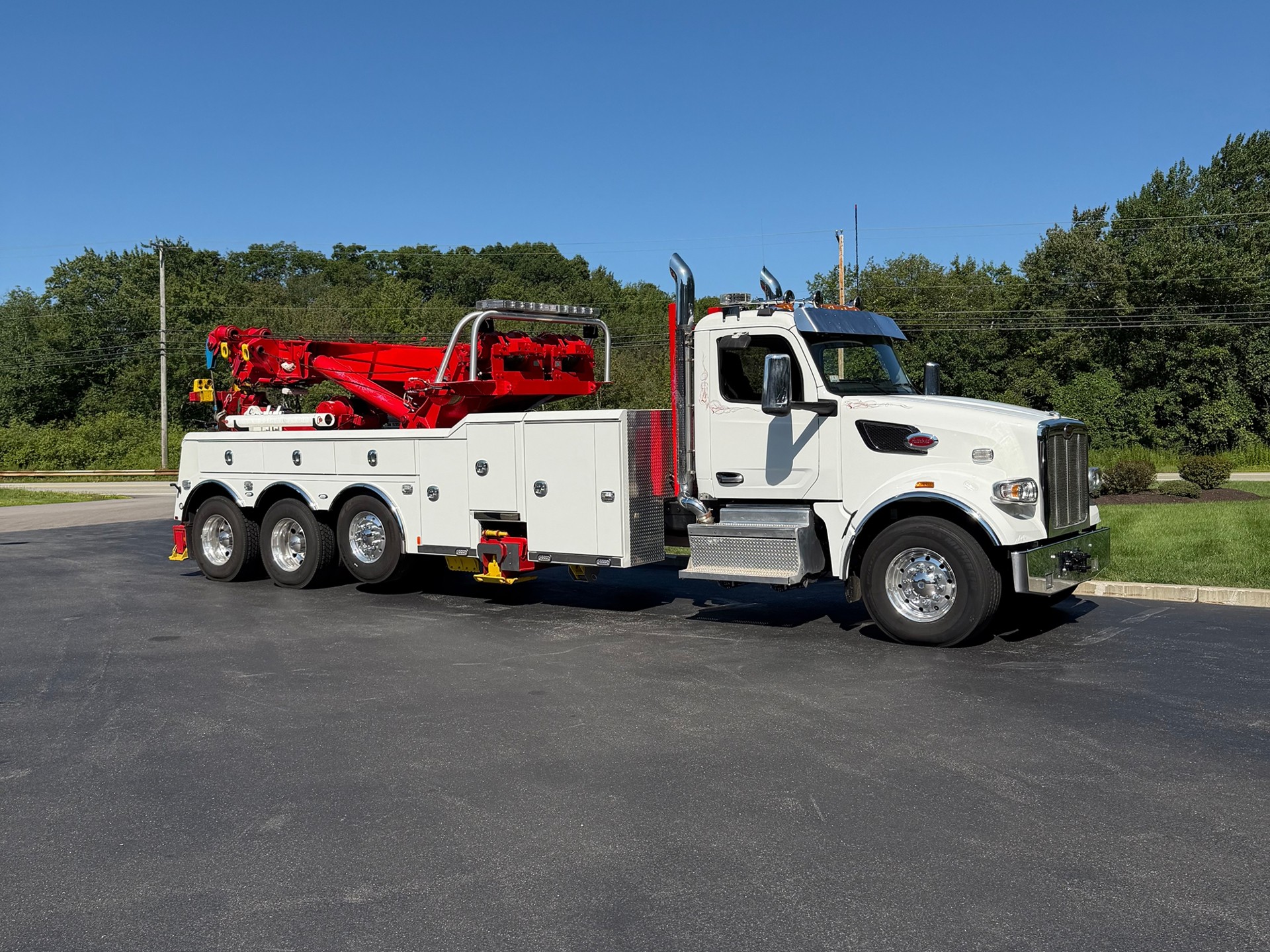 2023 Peterbilt 567 White (Key# 5300)